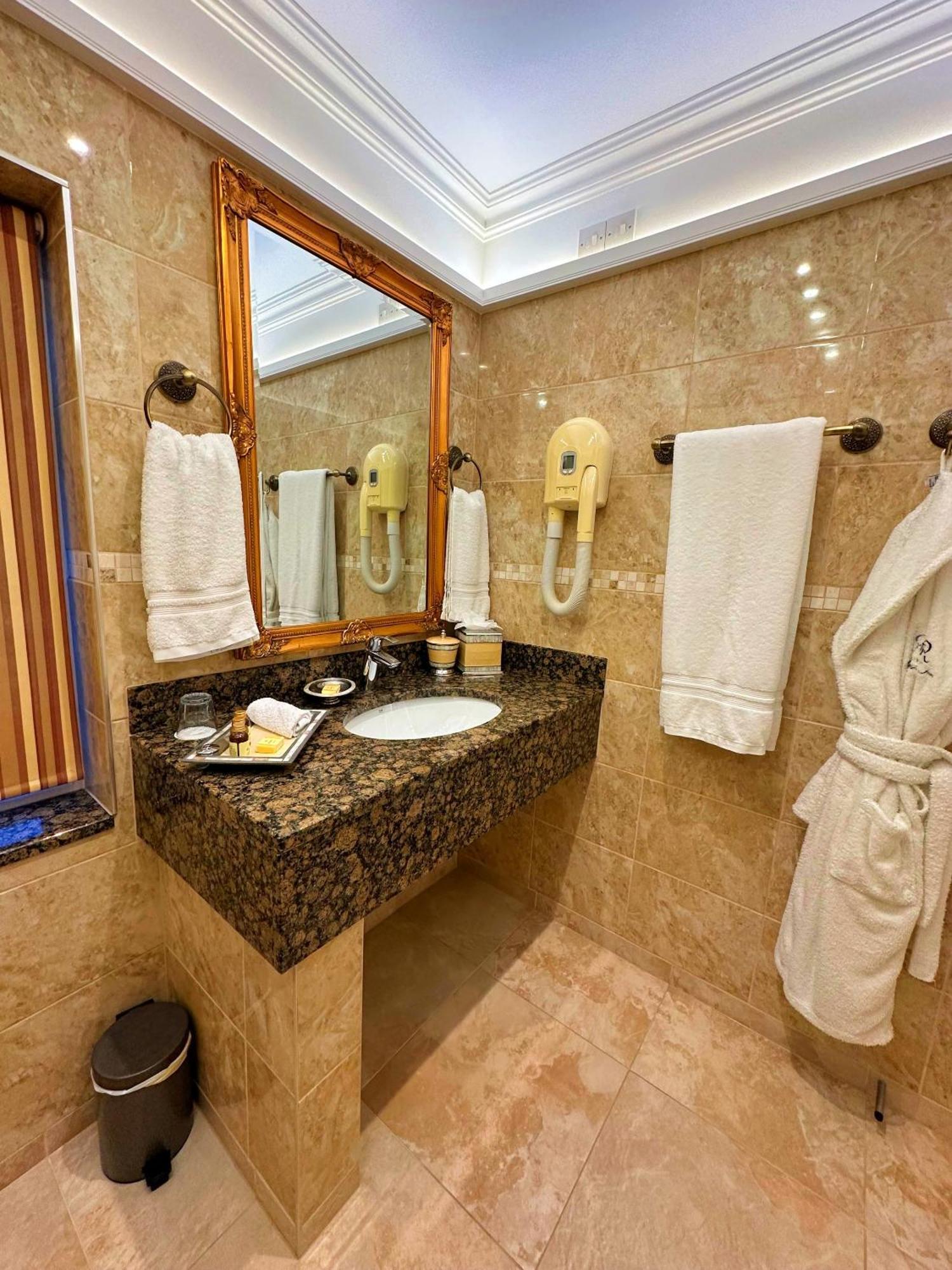 Riverside Inn إلي الغرفة الصورة