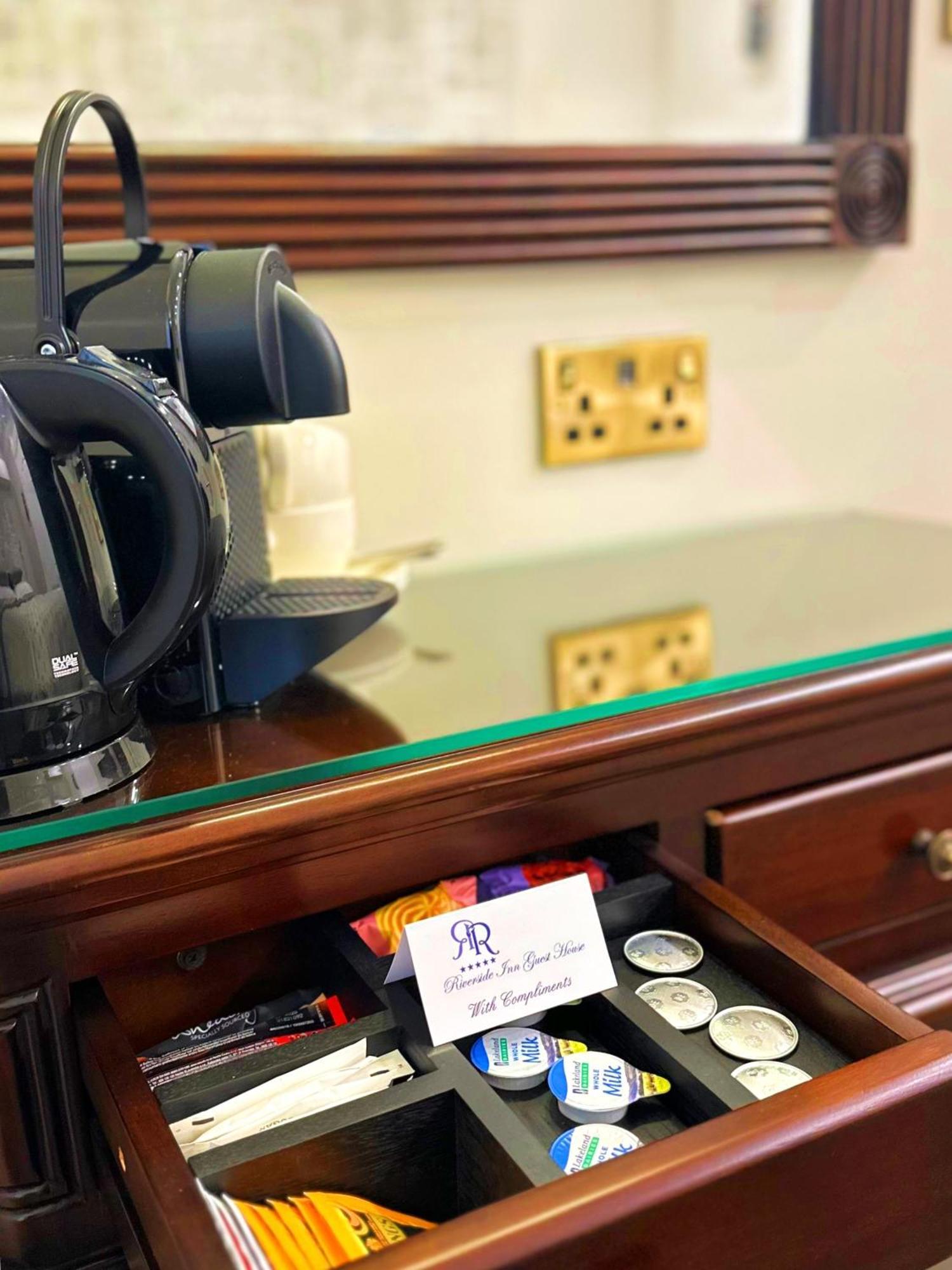 Riverside Inn إلي الغرفة الصورة