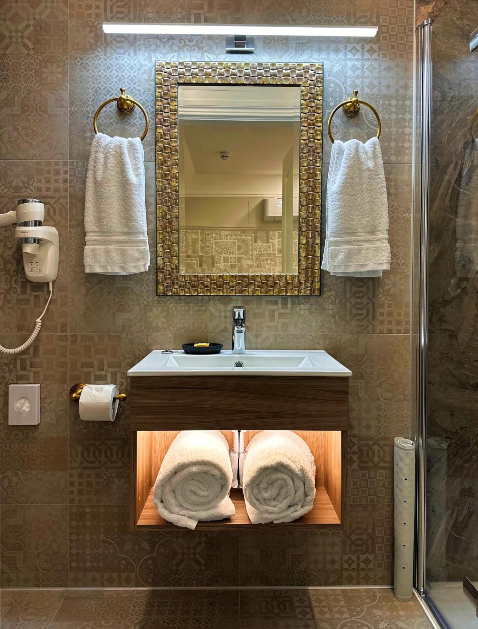 Riverside Inn إلي الغرفة الصورة