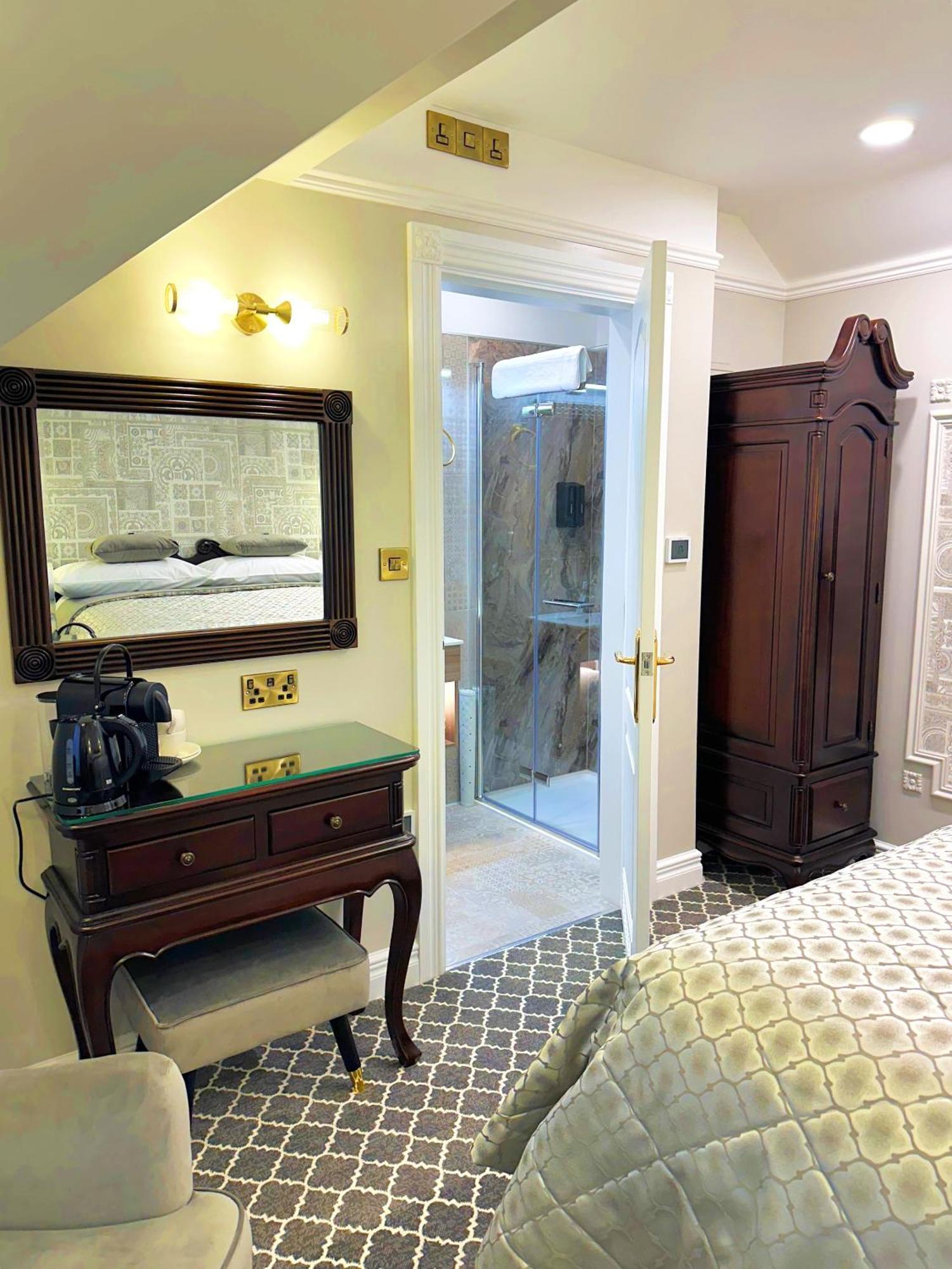 Riverside Inn إلي الغرفة الصورة