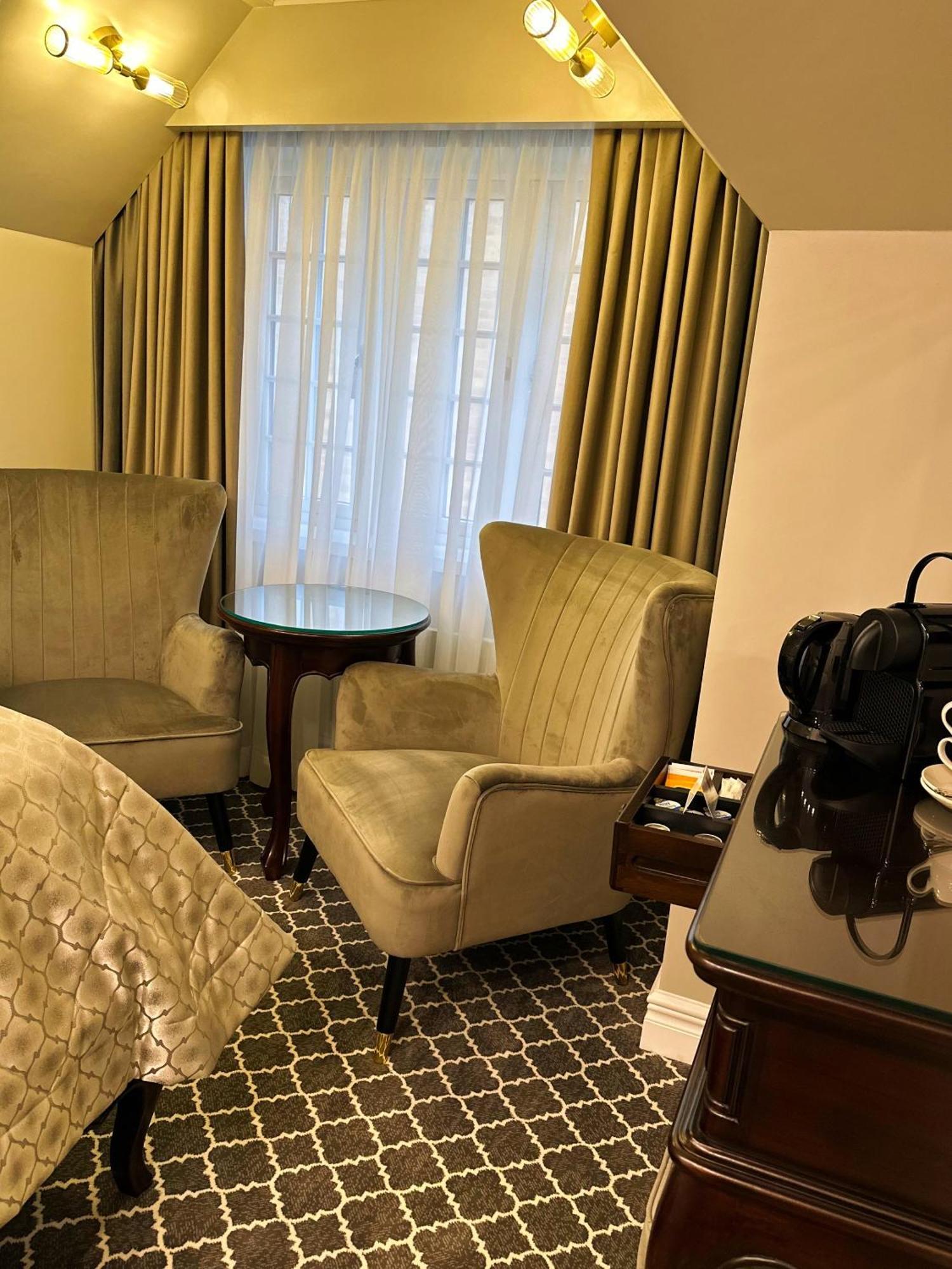 Riverside Inn إلي الغرفة الصورة