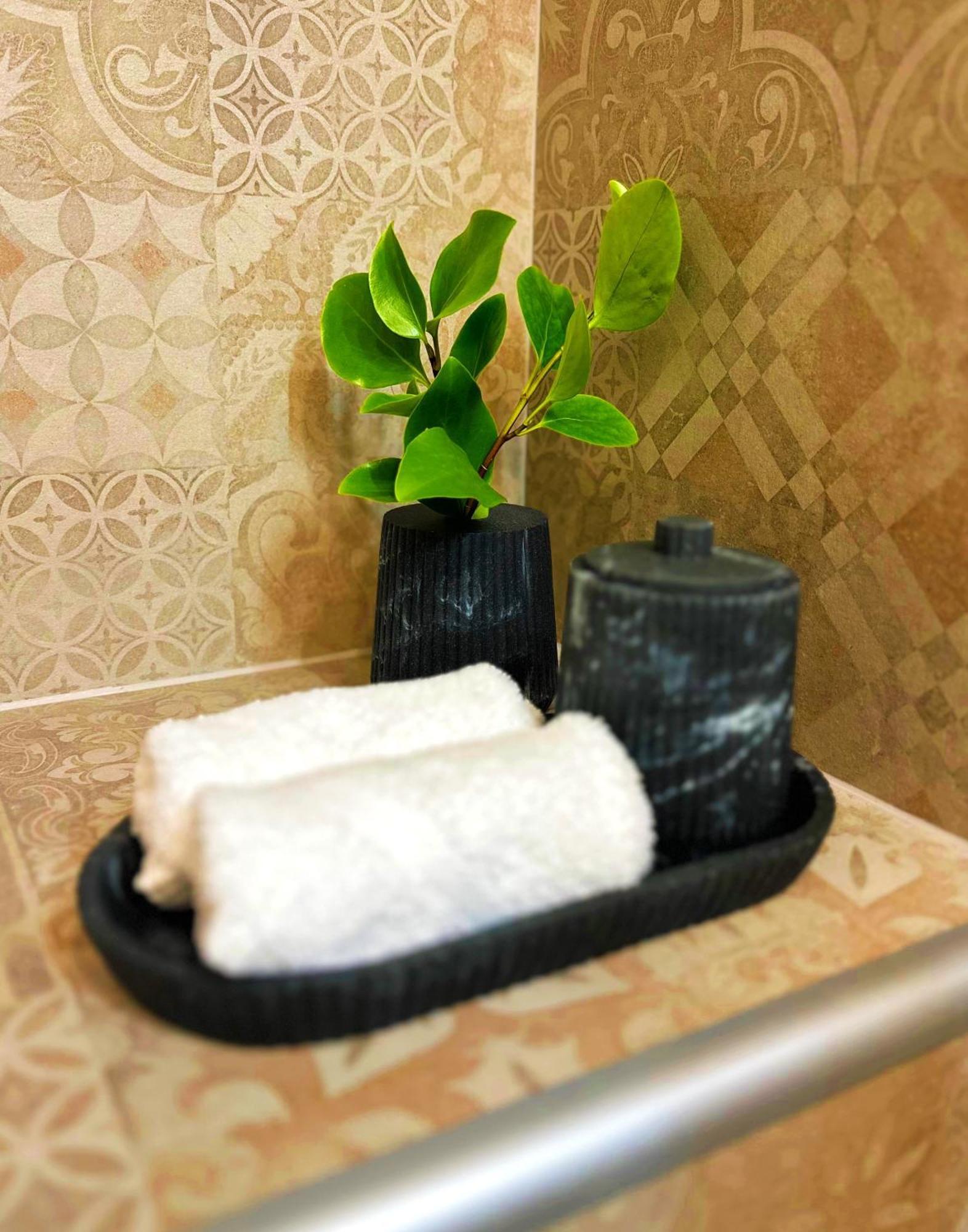 Riverside Inn إلي الغرفة الصورة