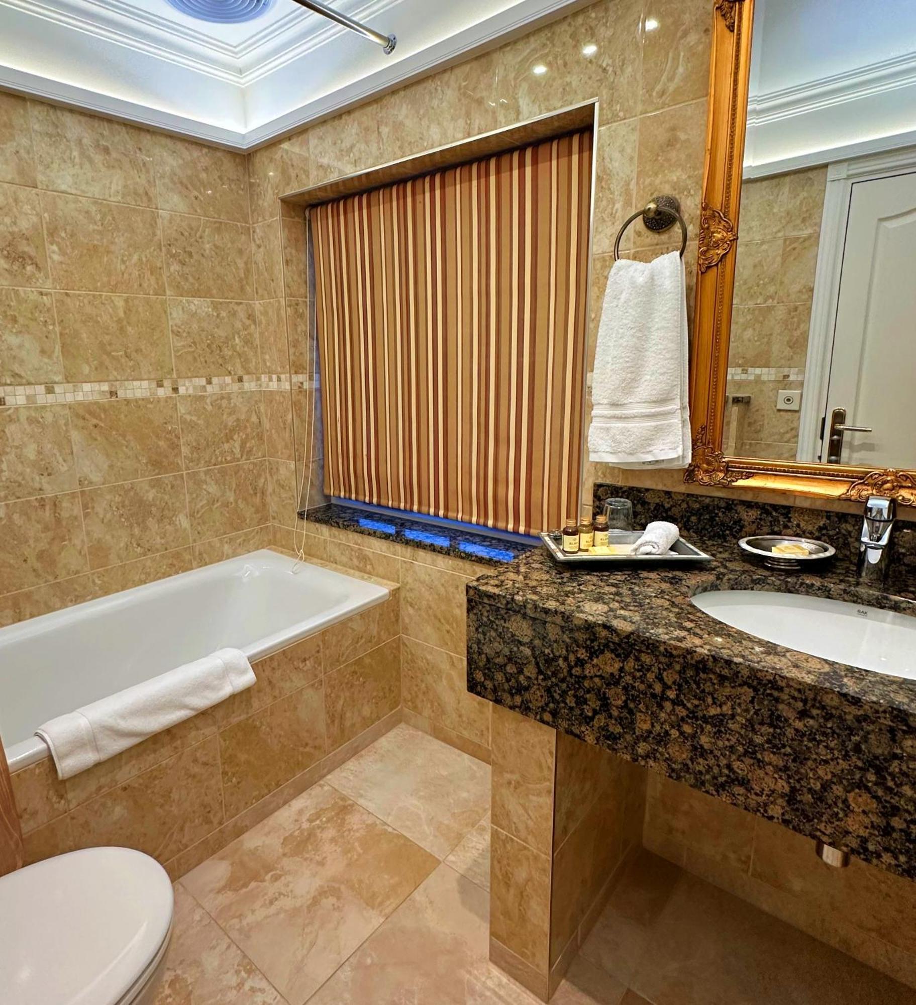 Riverside Inn إلي الغرفة الصورة
